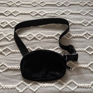 Lululemon Everywhere Belt Bag